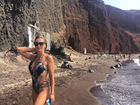 Flávia Alessandra relembra férias na Grécia com foto de sensual
