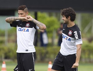 Guerrero não aceitava salário maior de Pato e ganhará menos no Fla, diz Rizek