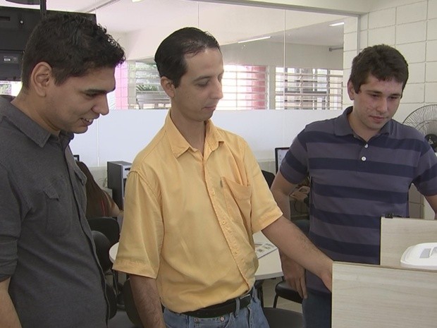  Francisco Carlos, o professor Danilo Ruy Gomes e Ari Teixeira  (Foto: Reprodução/TVTEM)