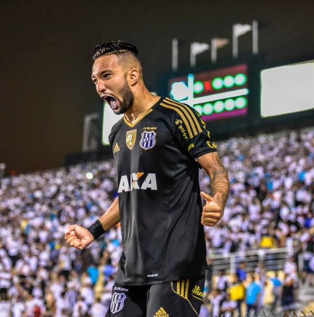 Corinthians chega a 10 atacantes no elenco, mas ainda busca reforço