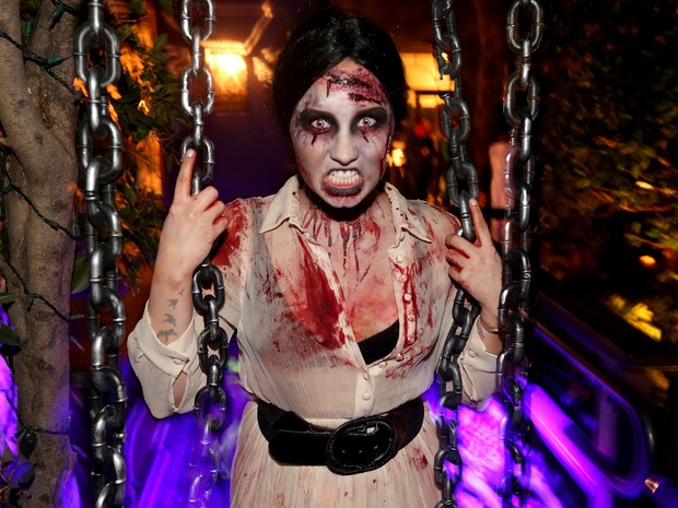 Demi Lovato fantasiada para festa de Halloween em Los Angeles, nos Estados Unidos (Foto: Christopher Polk/ Getty Images/ AFP)
