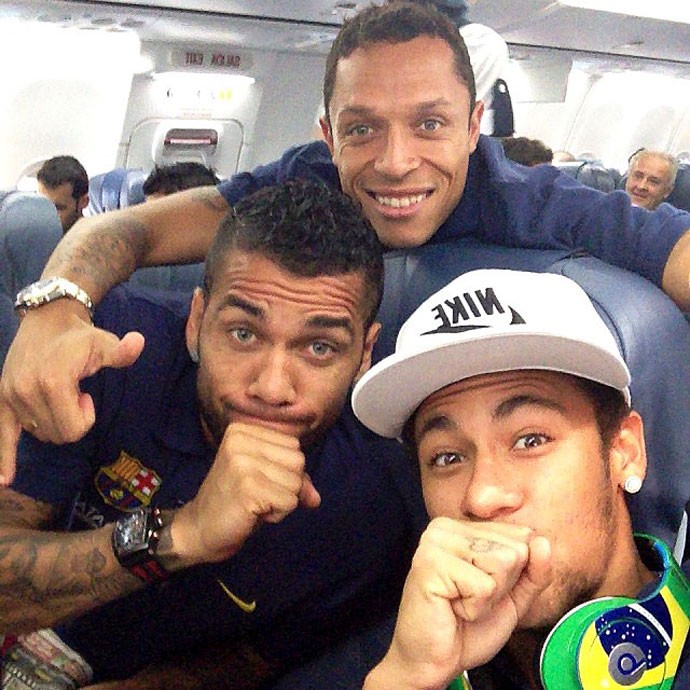 Neymar, Dani Alves e Adriano Barcelona (Foto: Reprodução / Instagram) Neymar, Dani Alves e Adriano Barcelona (Foto: Reprodução / Instagram)