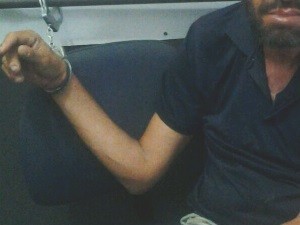 Homem é preso suspeito de agredir o irmão cadeirante a pauladas, em Bonfinópolis, Goiás (Foto: Divulgação/PM)
