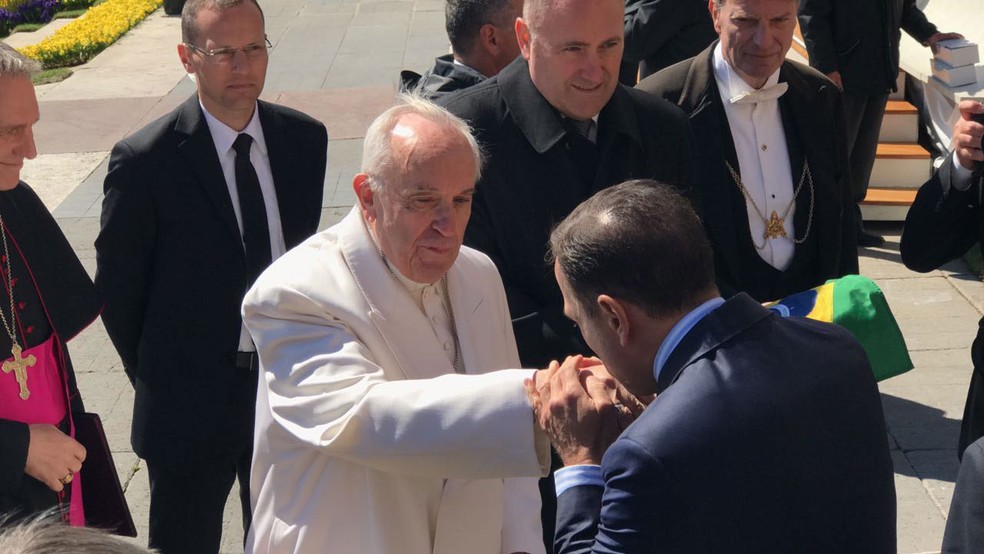 Prefeito de SP teve breve conversa com o Papa Francisco em visita ao Vaticano (Foto: Divulgação/Prefeitura)