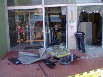 A agência bancária fica próxima a um destacamento da PM do município. De acordo com a polícia, os criminosos mantiveram os policiais sob a mira das armas durante o roubo, mas eles conseguiram pedir reforço enquanto os bandidos roubavam a agência. Não houve confronto, e a ação durou cerca de dois minutos (Foto: Marcelo da Estação / Arquivo pessoal)