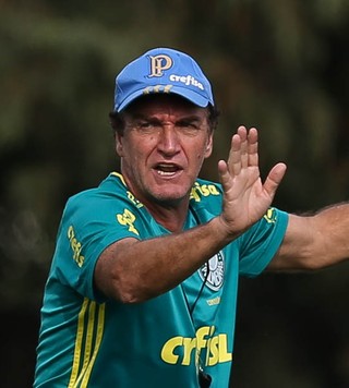 Ainda com Cuca e elenco reduzido, Palmeiras volta a treinar nesta terça