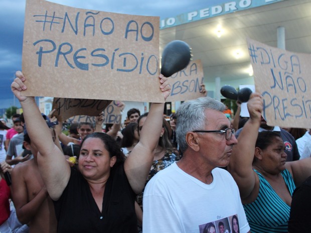 Protesto reuniu moradores de Santana do Seridó e de cidades vizinhas (Foto: Anderson Dantas (Juquinha))