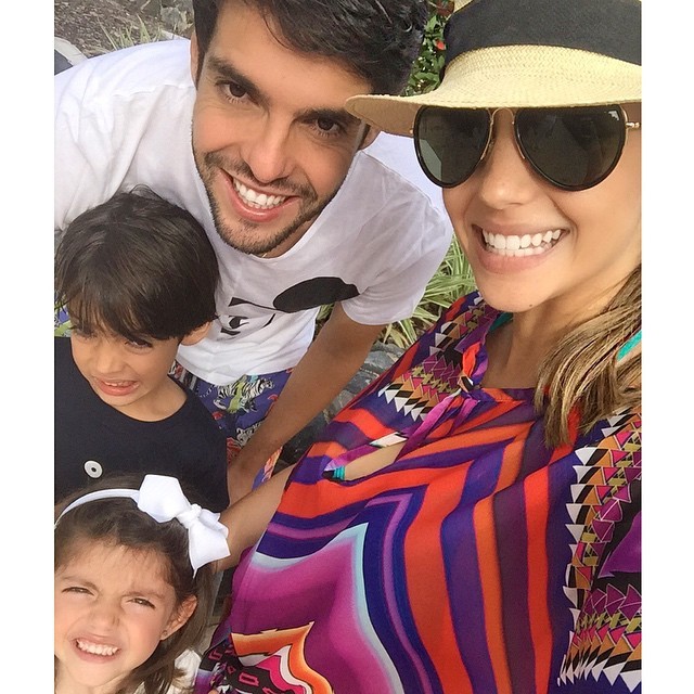 Carol e Kaká com os filhos (Foto: Reprodução/Instagram)