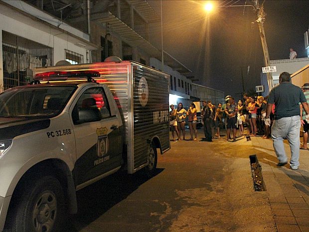 Crime ocorreu na Rua João Dias, bairro Raiz, Zona Sul de Manaus (Foto: Indiara Bessa/G1 AM)