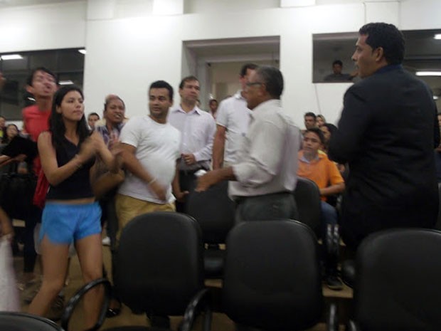 Confusão na Câmara de Vereadores de Barreiras (Foto: Fernando Pop/ www.fernandopop.com)