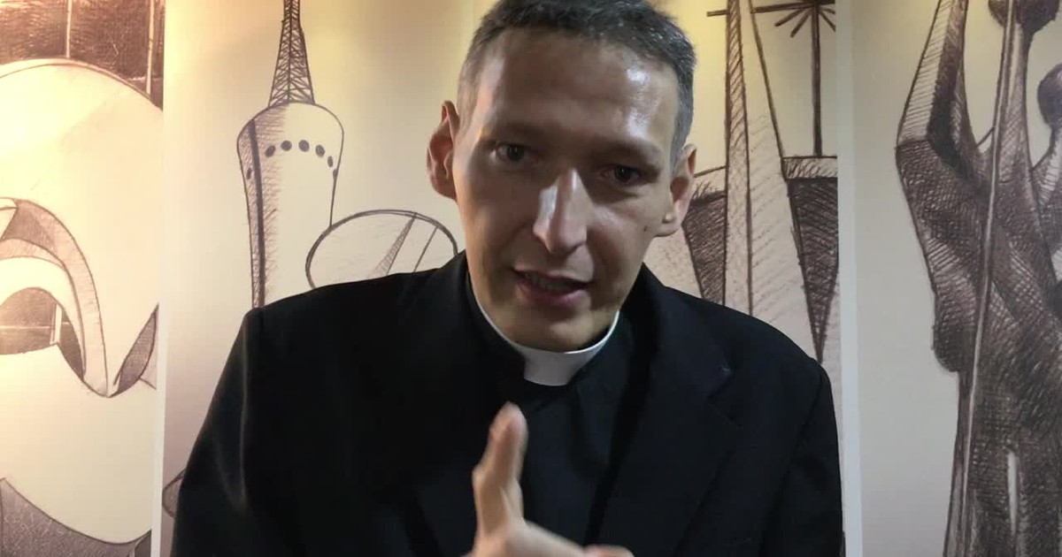 G1 Padre Marcelo lança livro no DF e critica mistura de política com religião notícias em