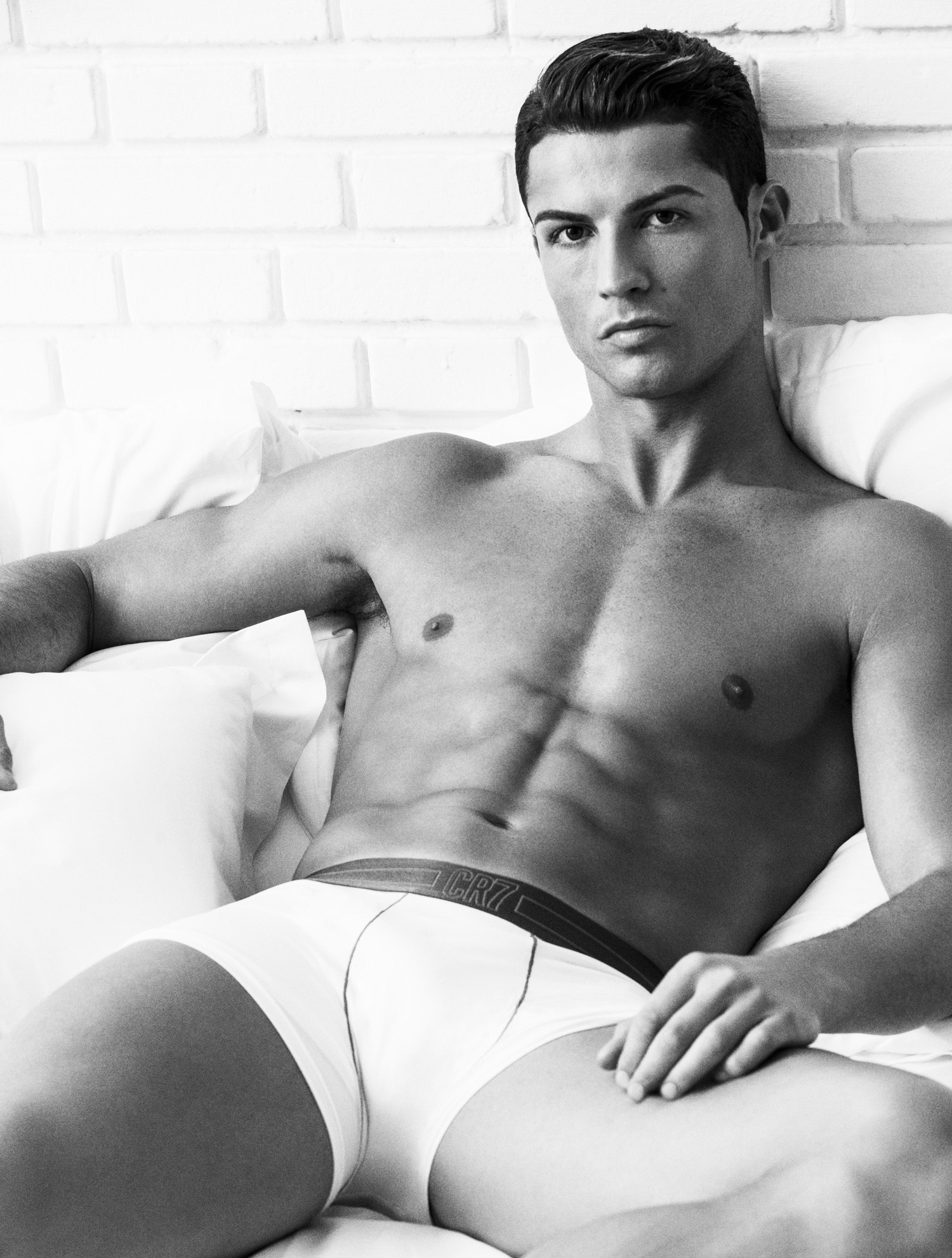 Cristiano Ronaldo Tira A Roupa Para Lan Ar Cole O C Psula De Underwear