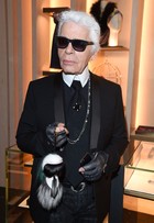 Pompom de Karl Lagerfeld custa quase R$ 4 mil e tem fila de espera