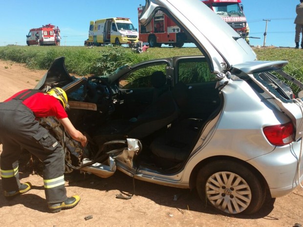 Acidente entre dois carros deixa nove pessoas feridas na BR-040, em Goiás (Foto: Divulgação/Corpo de Bombeiros)