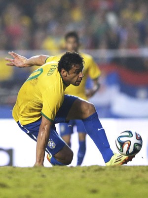 Brasil vence a Sérvia por 1 a 0, após receber vaias da torcida no intervalo (Andre Penner/AP)