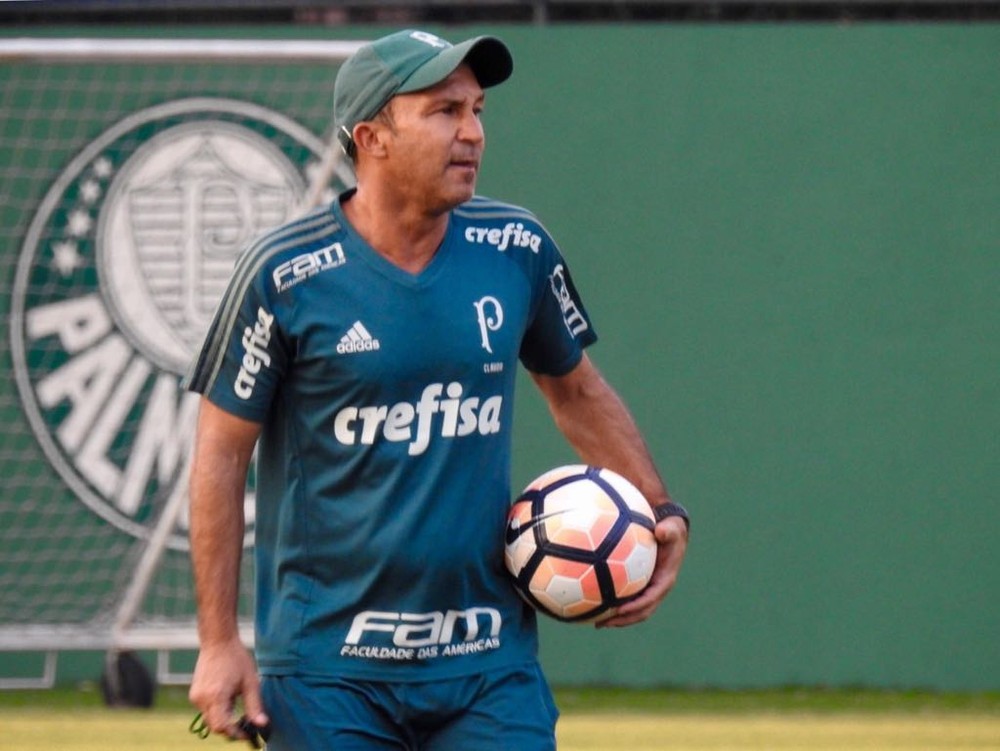  À espera de Cuca, Palmeiras tem treino 'em voz alta' com auxiliar permanente