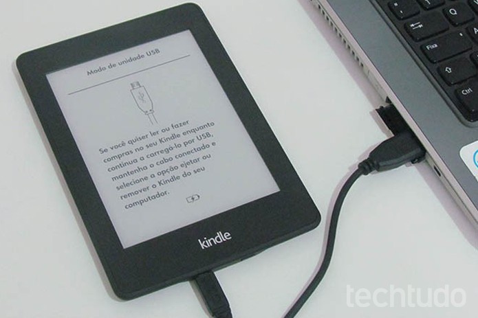 Conecte o Kindle ao computador usando cabo (Foto: Paulo Alves/TechTudo) Conecte o Kindle ao computador usando cabo (Foto: Paulo Alves/TechTudo)