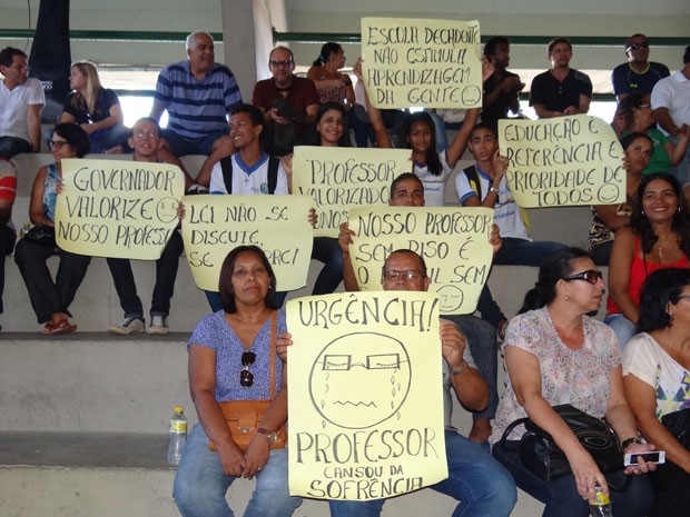 Sintepe pede valorização da educação no estado (Foto: Luna Markman/G1)