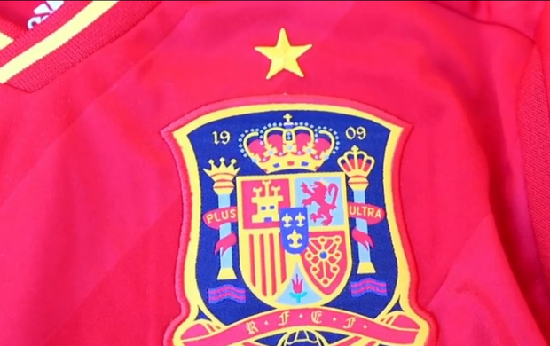 Seleção espanhola viveu momento áureo com nove erros no escudo (Foto: Reprodução SporTV)