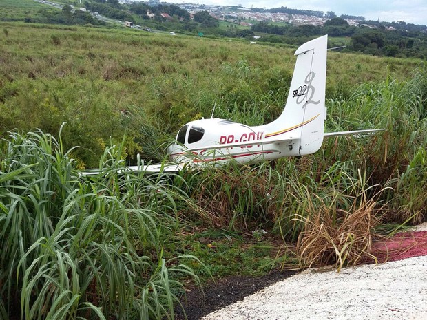 [Brasil] Piloto perde controle e aeronave pousa em matagal em Americana Aviao