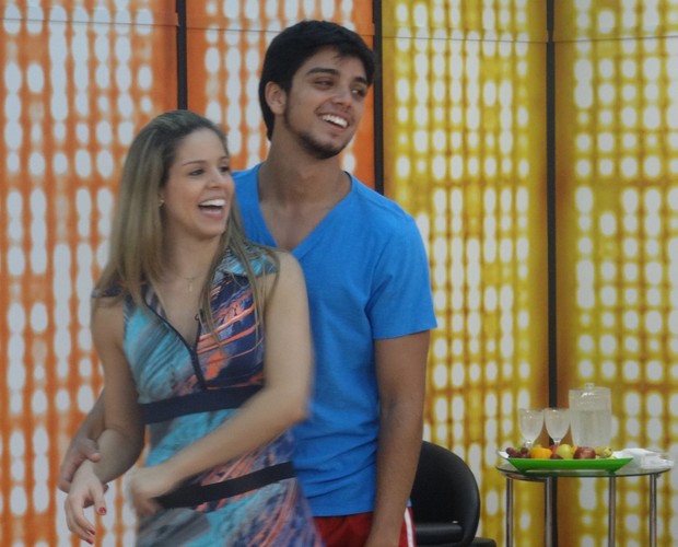 Rodrigo Simas e Raquel Guarini (Foto: Domingão do Faustão/TV Globo)