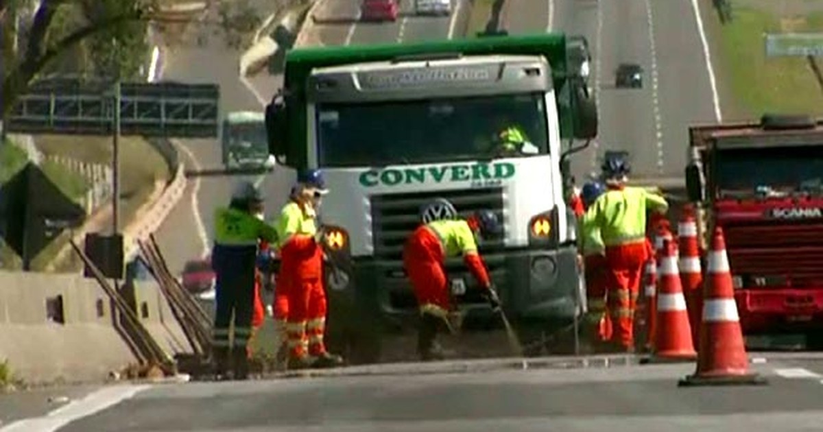 G1 Rodovia Dom Pedro I tem bloqueio para pavimentação em Campinas notícias em Campinas e Região