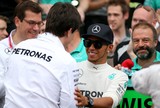 Mercedes e Hamilton interrompem negociações até clima interno esfriar