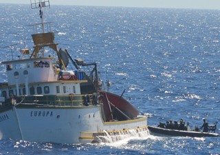 Patrulhas da Marinha vistoriam embarcações sob suspeita durante operações (Foto: Marinha/divulgação)