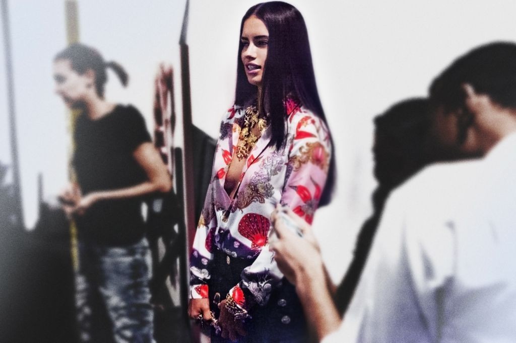 O making of da coleção da Versace para Riachuelo com a top Adriana Lima