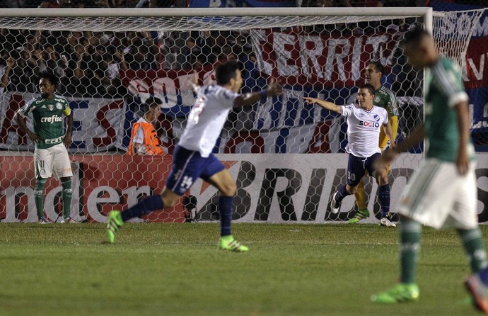 Análise: teoria de Cuca não funciona na prática, e Palmeiras repete falhas