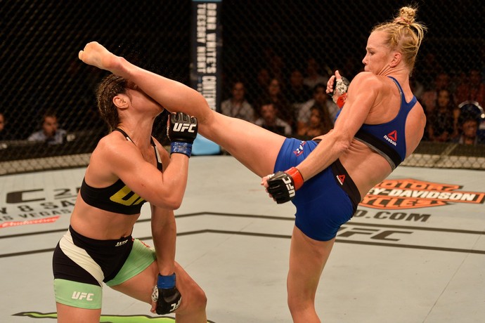 Holly Holm x Bethe Correia UFC Singapura (Foto: Getty Images) Holly Holm x Bethe Correia UFC Singapura (Foto: Getty Images)