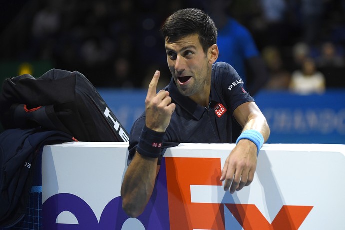 Novak Djokovic discute com o árbitro na partida contra David Goffin, pelo ATP Finals (Foto: Reuters / Toby Melville Livepic)