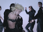 Lady Gaga aparece de lingerie e canta clássico em vídeo para Tom Ford