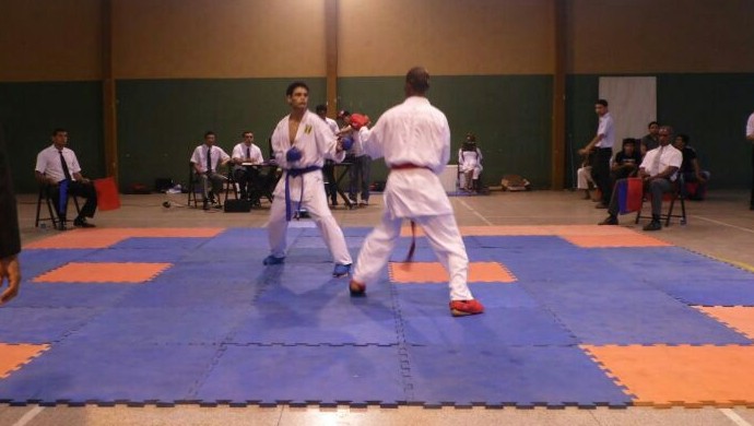 Disputa do kumite adulto entre amapaense e karateca da guiana (Foto: Geyse Arruda/Arquivo Pessoal)