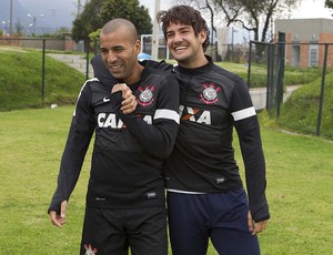 Alexandre Pato e Emerson Sheik (Foto: Daniel Augusto Jr. / Ag. Corinthians)