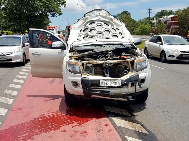 Veículo que atropelou ciclista neste sábado (26) no Jardim Botânico, no Distrito Federal (Foto: Corpo de Bombeiros/Divulgação)