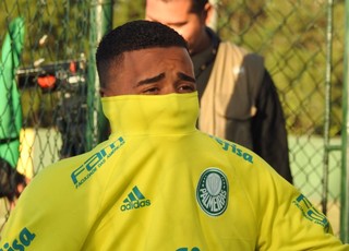 Jornal catalão diz que Gabriel Jesus prefere o Barça; jogador não comenta