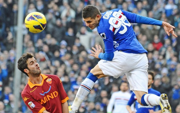 Icardi cabeceia, Sampdoria x Roma (Foto: EFE)