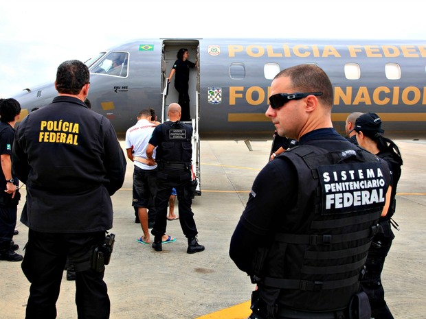 Presos embarcaram no Maranhão e desembarcaram no Aeroporto Interncional de Campo Grande (Foto: Handson Chagas/ Secom Governo do Maranhão)