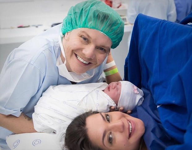 Michel Teló e Thais Fersoza com Melinda (Foto: Instagram / Reprodução)