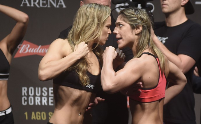 Ronda Rousey Bethe Correia UFC Rio MMA pesagem encarada (Foto: André Durão)