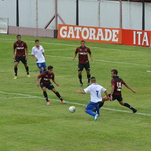 São Caetano e Atlético-PR estão empatados no número de pontos (Foto: Cairo Barros)