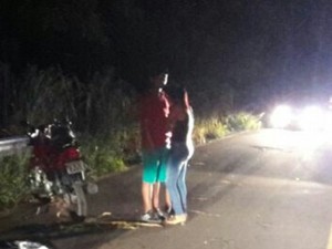Motociclista perdeu o controle do veículo em uma curva. (Foto: Polícia Civil/Divulgação)