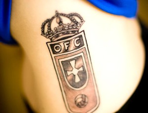 tatuagem Real Oviedo clube (Foto: Leah Nash / NY Times)