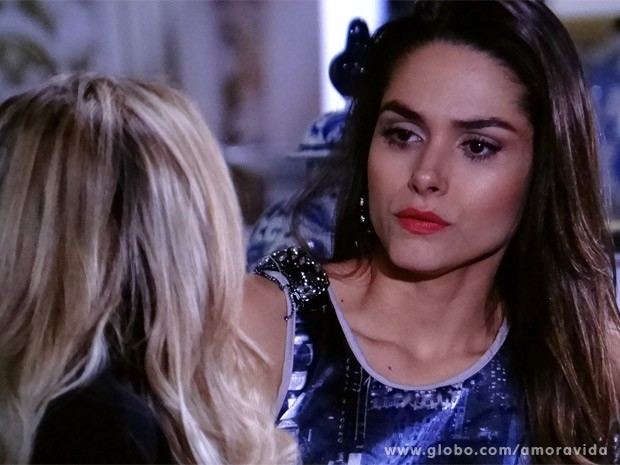 Leila ouve a bronca de Pilar (Foto: Amor à Vida / TV Globo)