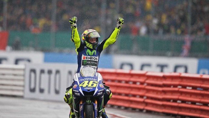 Valentino Rossi comemora vitória na etapa de Silverstone da MotoGP (Foto: Divulgação)