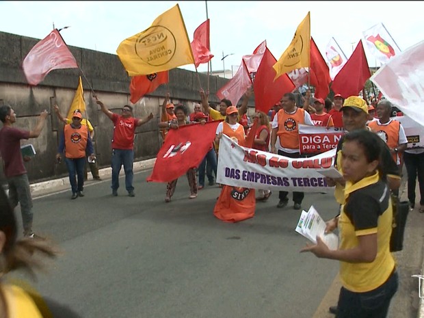 Manifestantes pedem a saída do presidente em exercício Michel Temer (Foto: Reprodução/TV Mirante) Manifestantes pedem a saída do presidente em exercício Michel Temer (Foto: Reprodução/TV Mirante)