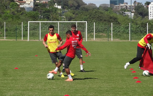 Dátolo treino Inter (Foto: Tomás Hammes / GLOBOESPORTE.COM)