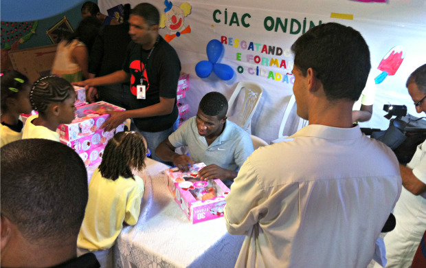 FEijão; distribuição de brinquedos (Foto: Renan Pinheiro / TV Bahia) FEijão; distribuição de brinquedos (Foto: Renan Pinheiro / TV Bahia)