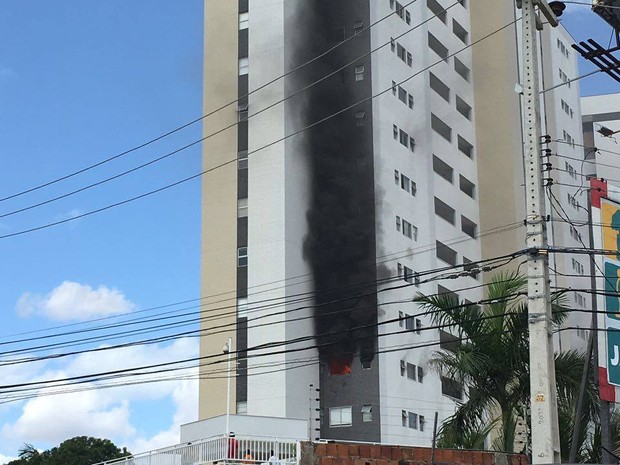 Segundo Ciops, trata-se de uma explosão de gás no apartamento (Foto: G1) Segundo Ciops, trata-se de uma explosão de gás no apartamento (Foto: G1)